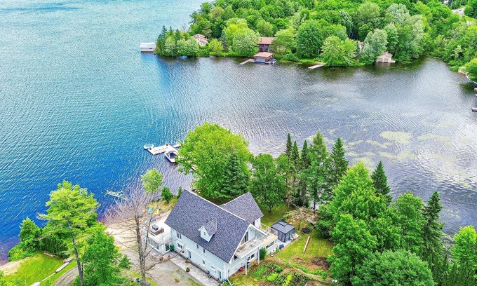 Gravenhurst Cottage | Luxury Muskoka Waterfront Private Beach Dock 20+Party 7 Bedrooms 4 Washrooms