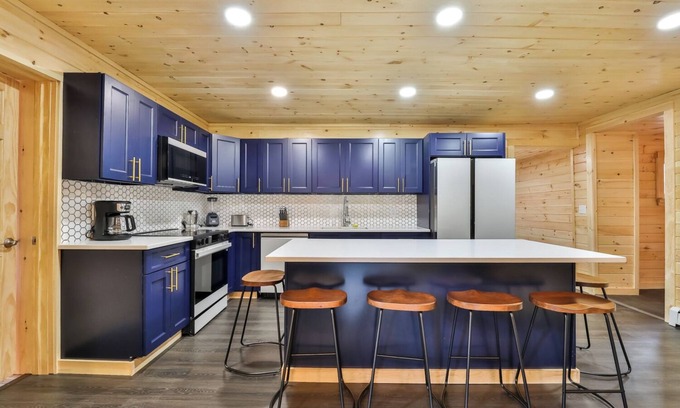 Hunter House | Luxury New Log Home Pool Sauna Hot Tub Game Room