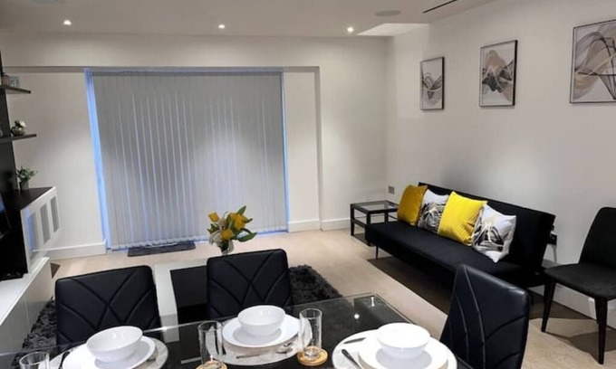 Whittington Apartment | Luxury North London Haven