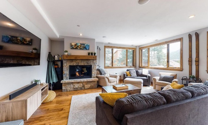 Avon House | Luxury Nottingham Lake Condo