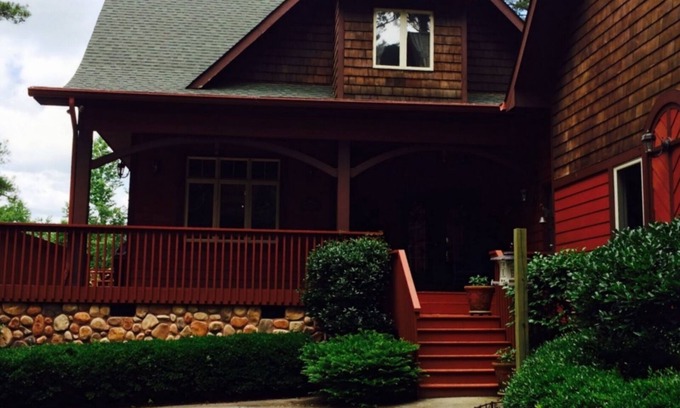 Mount Berry House | Luxury NW Ga Lake Home On 90 Acres near Rome Braves, Berry College, Barnsley