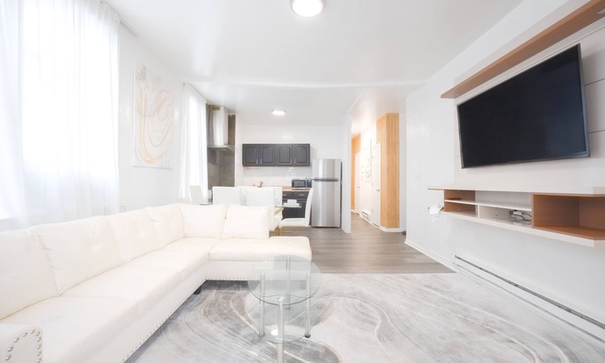 Southeast Yonkers House | Luxury NY Home 3BR with Easy Parking