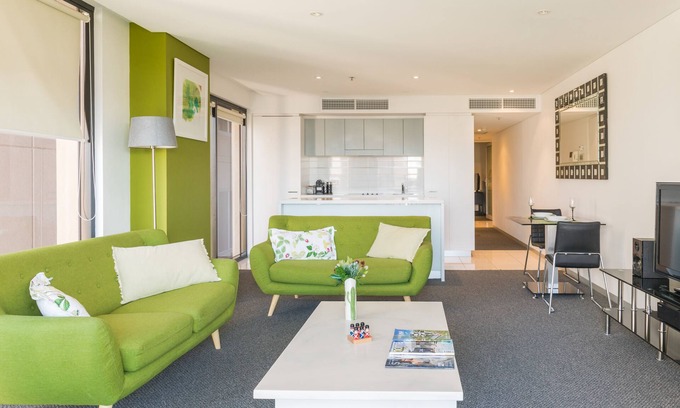 Adelaide Central Business District Hotel | Luxury Oaks Horizons apartment with a pool in the CBD