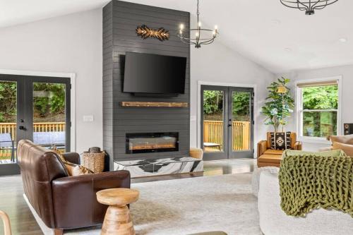 Trailwood House | Luxury Oasis - Airport, Downtown, Opry, Lake