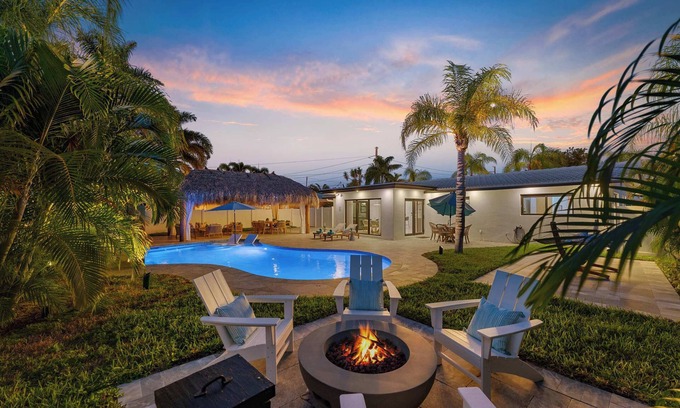 North Corals House | Luxury Oasis~Min to Beach~Fire Pit~Heated Pool