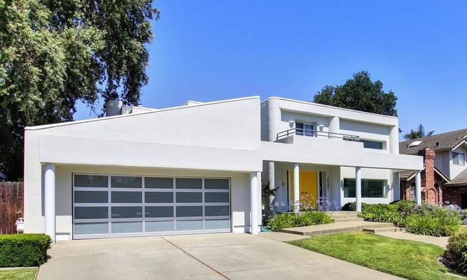 Pocket House | Luxury Oasis: Pool & Jacuzzi, 1 King + 4 Queen beds