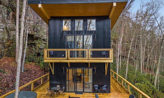 Pine Ridge Cabin | Luxury Obsidian Hideaway RRG - Hot Tub/BBQ/Pets OK - 4WD/AWD Required