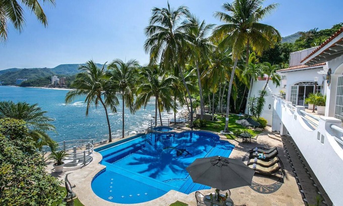 South Shore Hotel Area Villa | Luxury Ocean Front 6 Bedroom Villa w/Private Pool & Sand Beach, Full Staff!