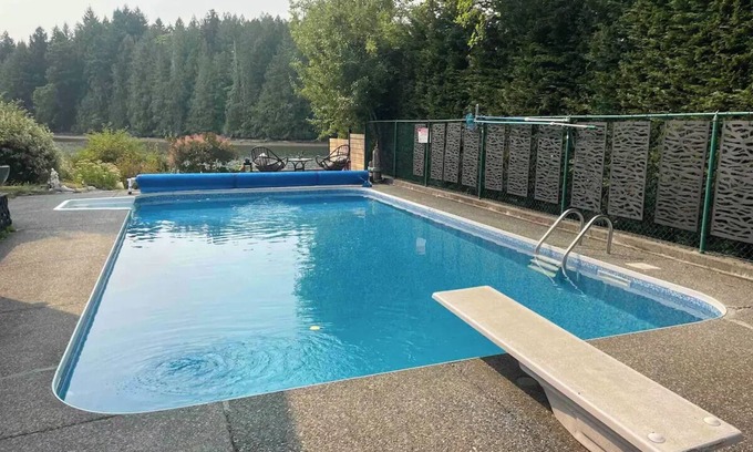 Ladysmith Villa | Luxury Ocean front pool hot tub villa
