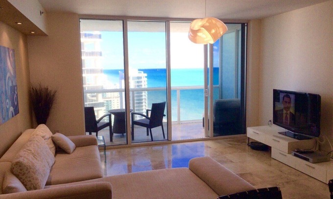 Hallandale Beach Condo | Luxury Oceanfront Condo in a Modern Building - 1 Bedroom