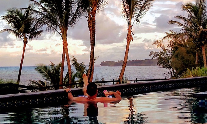 Hakalau House | Luxury Oceanfront Apartment Gated Cliffside Estate - Carriage - Beach 10m walk