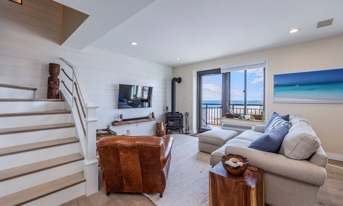 Long Beach Apartment | Luxury Oceanfront Penthouse Duplex with Balcony