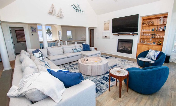 Whalehead Beach House | LUXURY, OCEANFRONT, Pool, ELEV, Rec Rm, Beach Access, Ocean Views! WL983, Fairligh