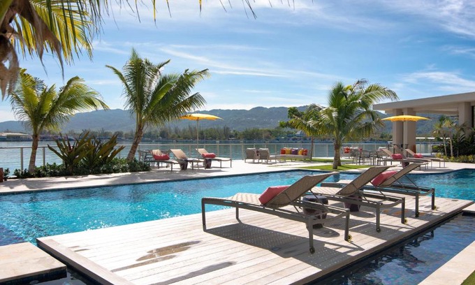 Montego Bay Apartment | Luxury Oceanfront Residence Condo