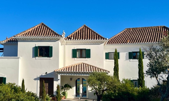 Malhao House | Luxury Oceanfront Villa - Catered & Serviced with Private Boat & Skipper