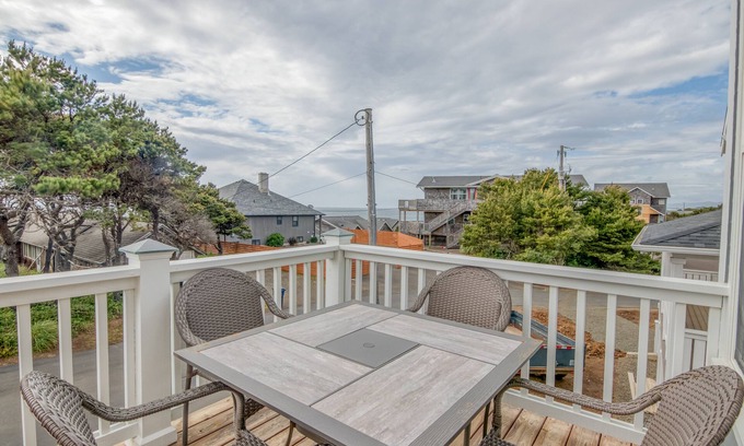 Lincoln Beach House | Luxury Oceanview Townhome Near Beach Access Has Third-Floor King Suite, Hot Tub!