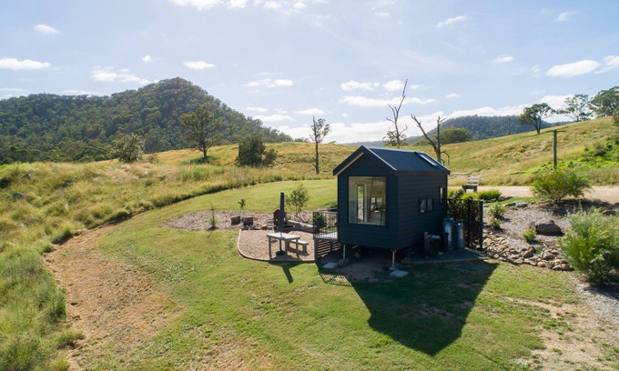 Joadja Cabin | Luxury Off-Grid Tiny House in the beautiful Southern Highlands