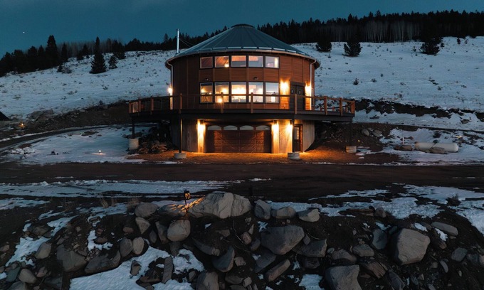 Cripple Creek House | Luxury Off-Grid Yurt: Hot Tub, Epic Views, WiFi, 10 Mins from Cripple Creek!