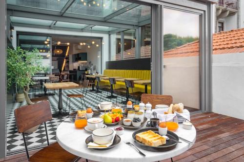 Centro / Baixa Villa | Luxury Old Town Oasis for Family and Friends (Daily Breakfast + Housekeeping incl)