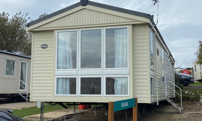 Tunstall House | Luxury on a budget - Sea view 2 bed Caravan Puffin 14