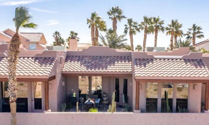 Bullhead City House | "Luxury On The Hill" w/Pool/Views/Pet-Friendly