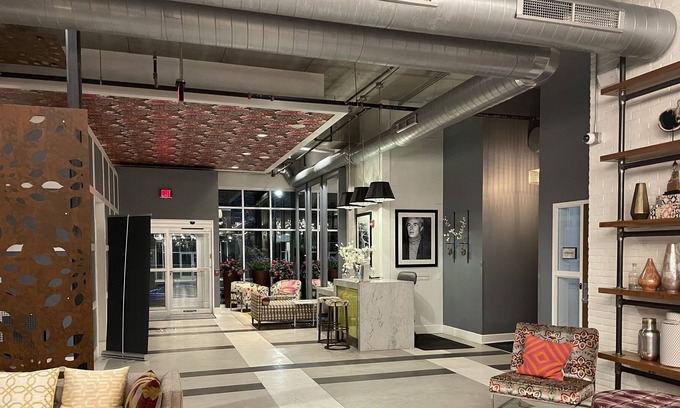 Bloomfield Apartment | Luxury one bedroom apartment with king size bed, jacuzzi and pool!