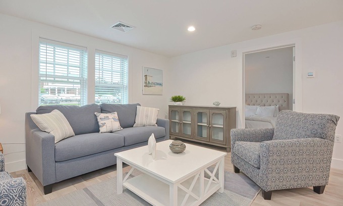 Plymouth Cultural District Apartment | Luxury One Bedroom Condo (675S.F.)