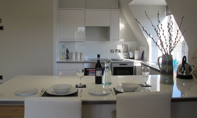 Harpenden Apartment | Luxury one bedroom town centre apartment available for short term rental