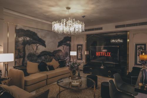 Gulberg Apartment | Luxury oyster apartment