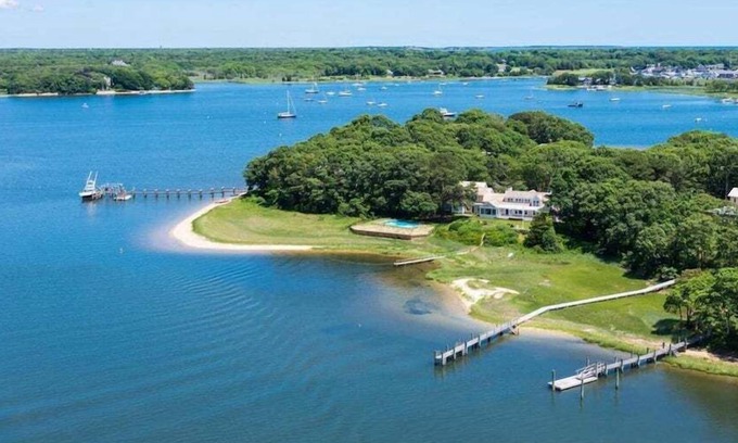 Cotuit House | Luxury Oyster Harbors Retreat With World Class Amenities RPAM057