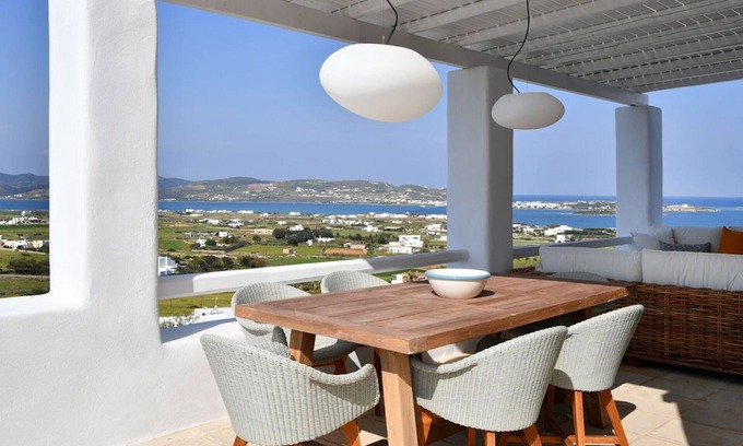 Glisidia Villa | Luxury Paros Villa | Villa Akaste |.