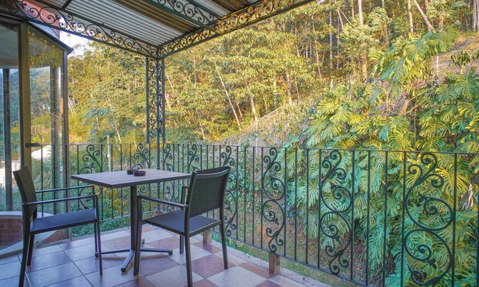 Lalinde House | Luxury Party Home: 24/7 Gated Security, 6-Person Jacuzzi, Maid/Chef Included