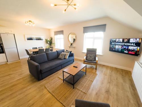 Drumacrin Apartment | Luxury Penthouse Apartment overlooking Main Beach