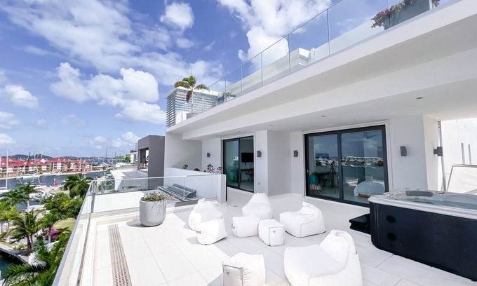 Simpson Bay Apartment | Luxury penthouse · Cole Bay · Lagoon view & pool