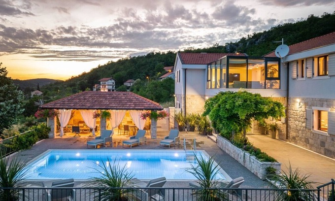 Trilj Villa | Luxury pet-friendly Split villa with pool, jacuzzi, sauna, gym - Enofilia Trilj