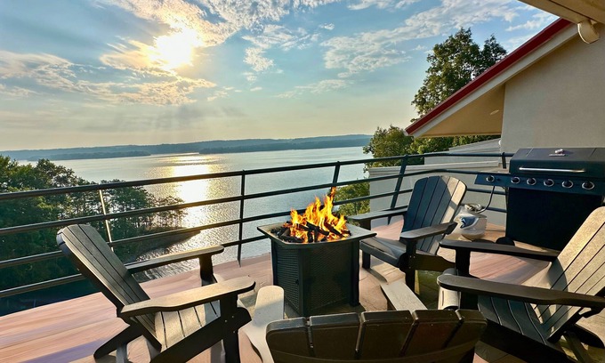Counce House | Luxury Pickwick Lake front Villa 9 w/views & boatslip-5 mins to Aqua