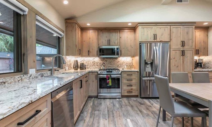 Tahoe Sierra Estates House | Luxury|Pier|Bouys|Pickleball|Walk to town