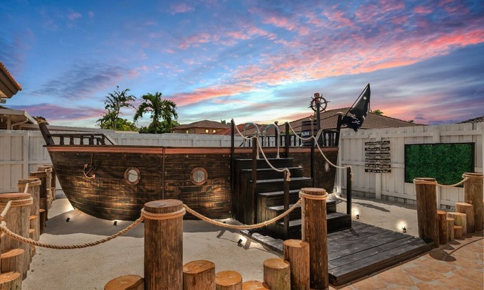 Richmond West House | Luxury Pirate Theme Pool House/16 Guest