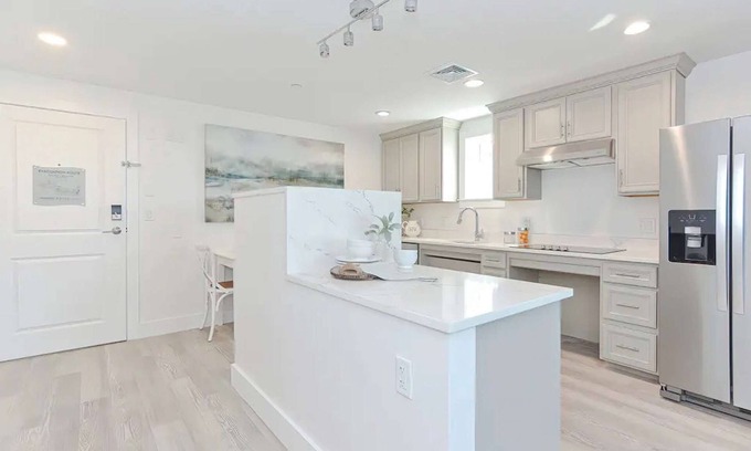 Plymouth Cultural District Condo | Luxury Plymouth Waterfront Condo with Balcony