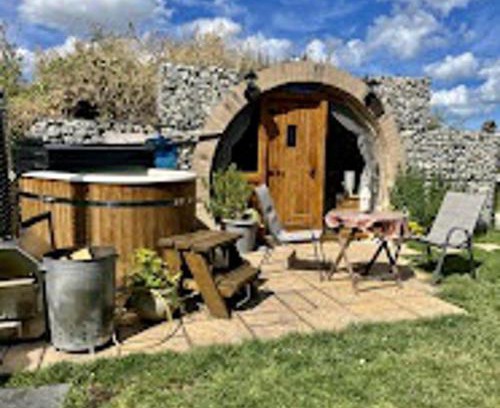 Minster on Sea House | Luxury Pod-Sleeps 2-Hot Tub-Pets-Garden