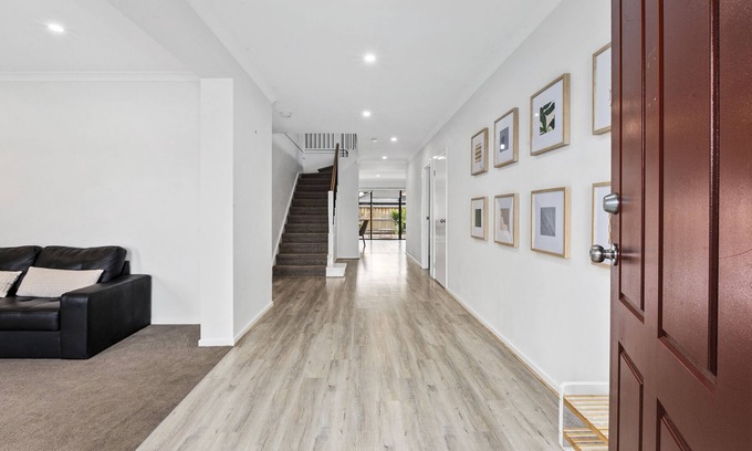 Sanctuary Lakes House | Luxury Point Cook Home 30 mins to Melb CBD!