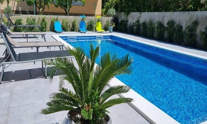 Strozanac Apartment | Luxury pool and sauna accommodation in Podstrana