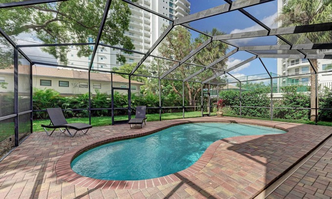 Tampa House | ★Luxury Pool Home - Great Location - Spacious- Mini Bar - BBQ Grill☆