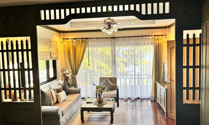 Pa Klok Villa | Luxury Pool Villa with Sea Views- 2 minuteWalk to the Beach