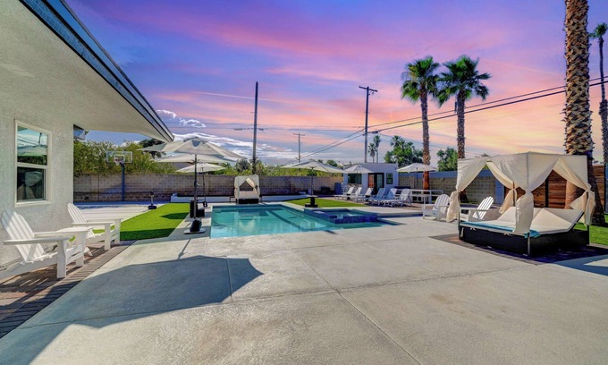 Spring Valley Villa | Luxury Poolside Cabana Retreat - Spa-Casita-GlowPits-MiniGolf-BBQ
