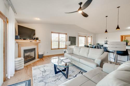 Sun Prairie Apartment | Luxury Prairie Retreat 5 Min from Madison!
