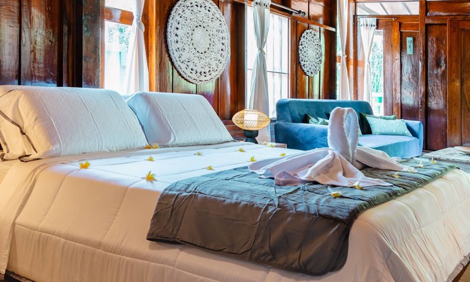 Celuk Resort | Luxury private fully serviced Villas Bali. Private pool and intimate hilltop bar