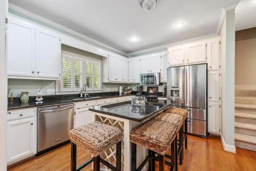 Columbia House | Luxury Private Home Near USC