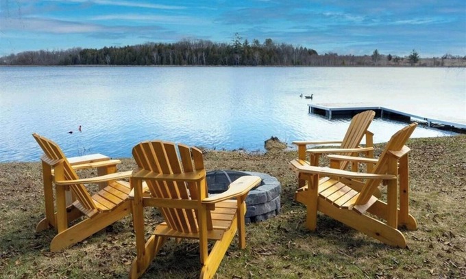 Valentia Cottage | Luxury Private Lakehouse