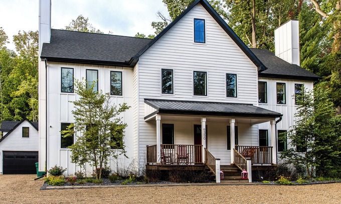 Lakeside House | Luxury, Private Pool, 1500 FT To Beach, Hot Tub, Guest House